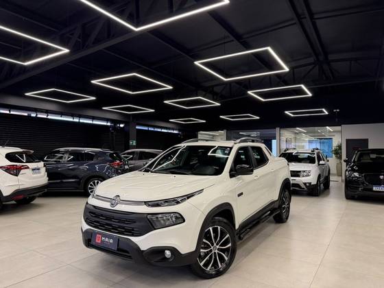 FIAT TORO 2.0 16V TURBO DIESEL ULTRA 4WD AT9 FIAT TORO 2.0 16V TURBO DIESEL ULTRA 4WD AT9